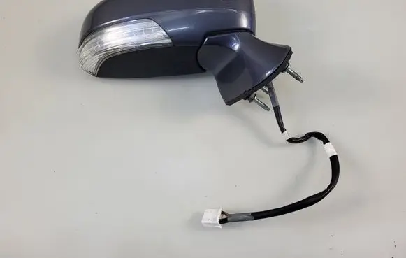 Toyota Avensis T270 Front door electric wing mirror 