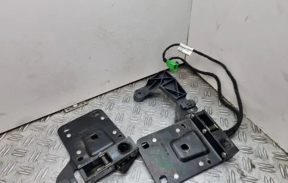 Volvo C70 Convertible roof lock/latch 30787577 30787578