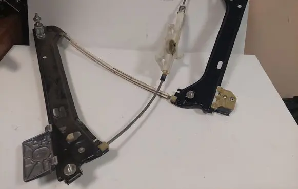 Mercedes-Benz CLA C117 X117 W117 Front window lifting mechanism without motor