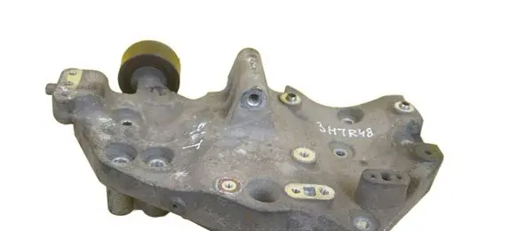 Mitsubishi Canter Engine mounting bracket 504371326 4P10