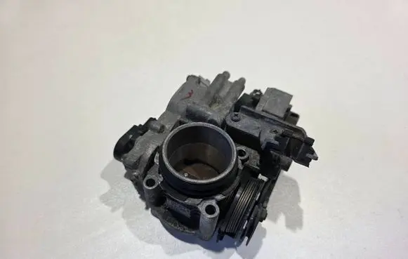 Lexus IS 200-300 Throttle valve 2203070020