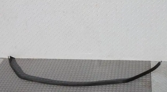 Front bumper splitter molding