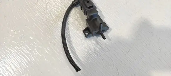 Volkswagen Phaeton Turbo solenoid valve 037906283