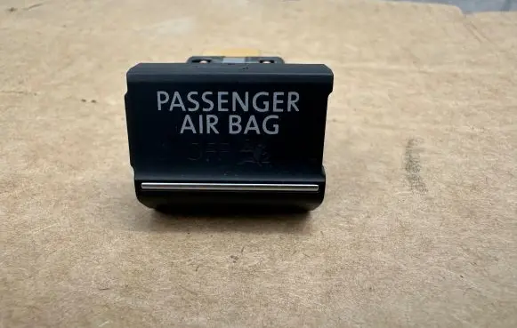 Passenger airbag on/off switch