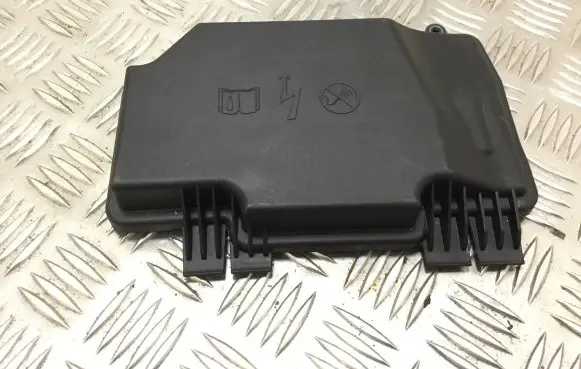 Mercedes-Benz E W238 Fuse box cover A2055402428