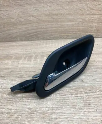 BMW 5 E39 Front door interior handle 8226049