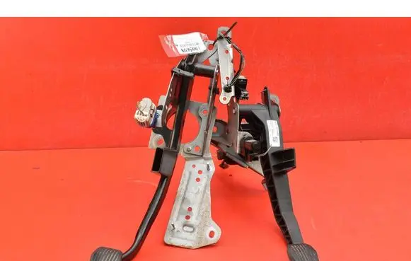 Ford Focus Accelerator throttle pedal BV61-2467-GB