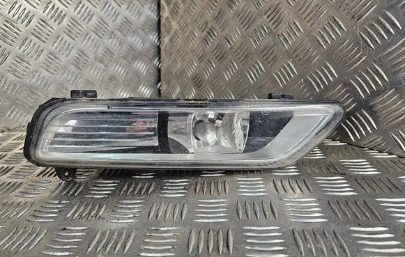Volkswagen PASSAT B7 Front fog light