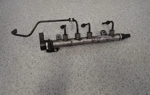 Mitsubishi Colt Fuel injector supply line/pipe 