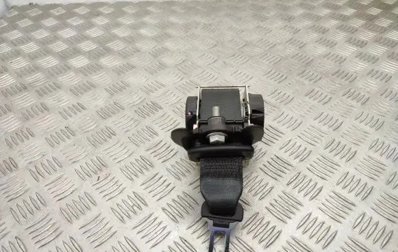 Middle seatbelt (rear)