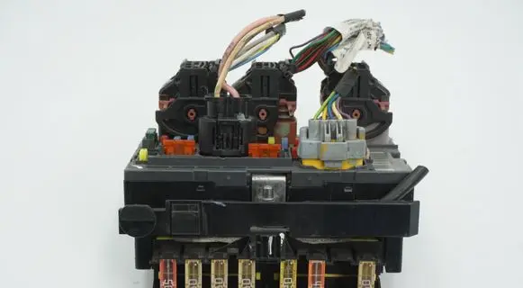 Peugeot 3008 I Fuse module 9667044980