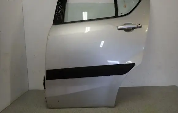 Suzuki Splash Rear door