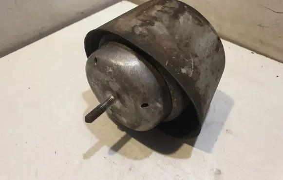 Engine mount bracket