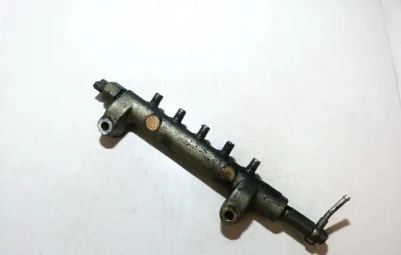 Nissan Primera Fuel main line pipe