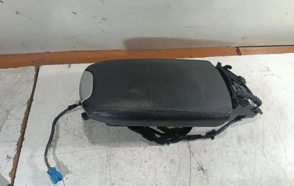 Mercedes-Benz ML W164 Armrest A164800251