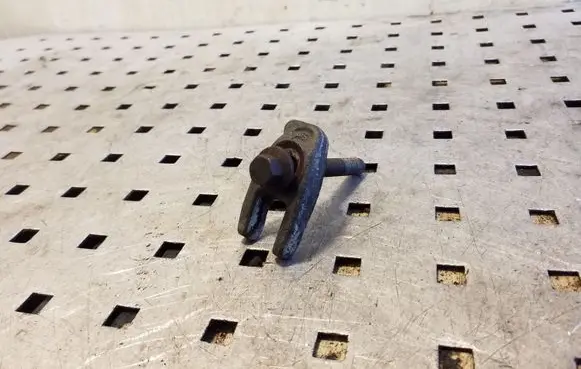 Nissan Qashqai Fuel Injector clamp holder