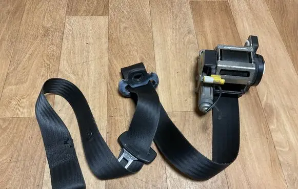 Alfa Romeo 147 Front seatbelt 049077