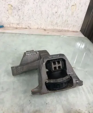 Nissan Qashqai J12 Engine mount bracket 112326ub0a