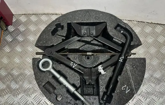 Volvo V60 Tool set 31362446