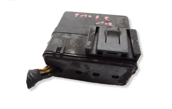 Nissan Qashqai+2 Relay mounting block QRH32N5
