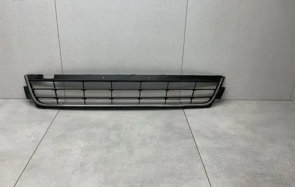 Volkswagen Sharan Front bumper lower grill 7N0853677B