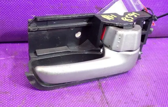 Suzuki Swift I Front door interior handle 