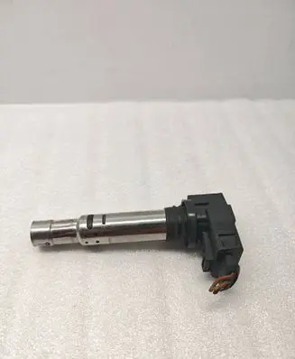Volkswagen Golf V High voltage ignition coil 036905715C