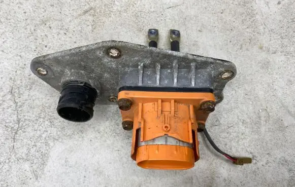 Nissan Leaf I (ZE0) Battery charger (optional) 