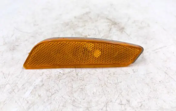 Cadillac CTS Front bumper turn signal 25699094