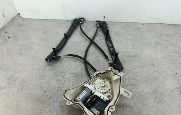 Seat Altea XL Front door window regulator with motor 