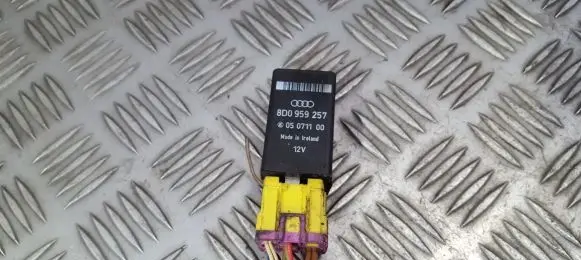 Audi A4 S4 B5 8D Other relay 8d0959257 05071100