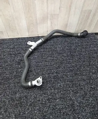 BMW 5 G30 G31 Engine coolant pipe/hose 8602625