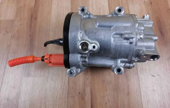 Toyota Yaris XP210 Air conditioning (A/C) compressor (pump) 0424000741 88370K0010
