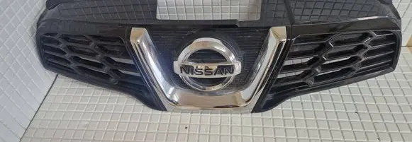 Nissan Qashqai+2 Front bumper upper radiator grill 62310BR00A