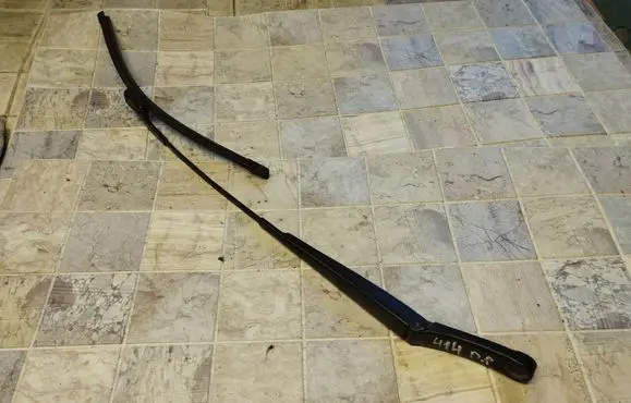 Volkswagen PASSAT B6 Windshield/front glass wiper blade 3C1955410B