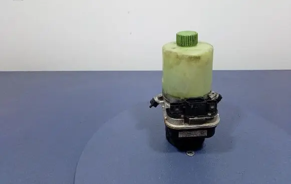 Seat Ibiza III (6L) Power steering pump 6R0423371