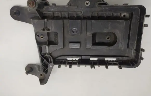Volkswagen PASSAT B6 Battery tray 1K0915333H 1K0915333C