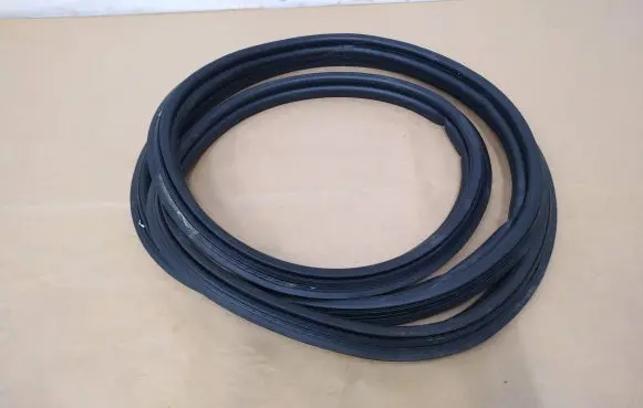 Peugeot 2008 II Loading door rubber seal (on body) 9825965980