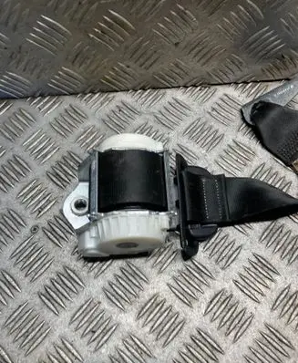Volkswagen Jetta VI Rear seatbelt 5C6857806D