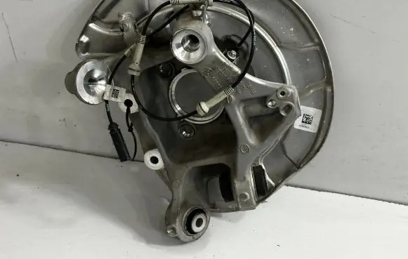 BMW 5 G30 G31 Rear wheel hub 6866338 6866336