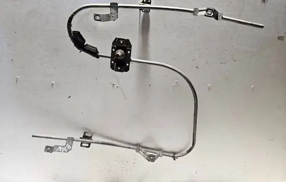 BMW 3 E30 Front door manual window regulator 1906853
