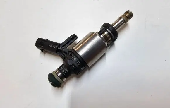 Volkswagen Tiguan Allspace Fuel injector 06G906036E