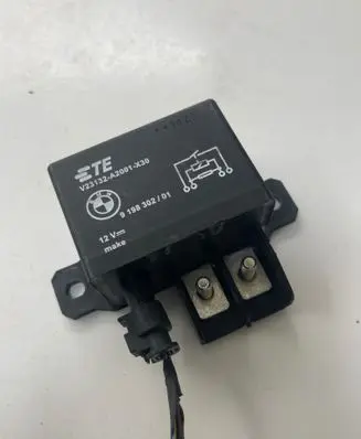 BMW 5 F10 F11 Coolant fan relay V23132A2001X30 9198302