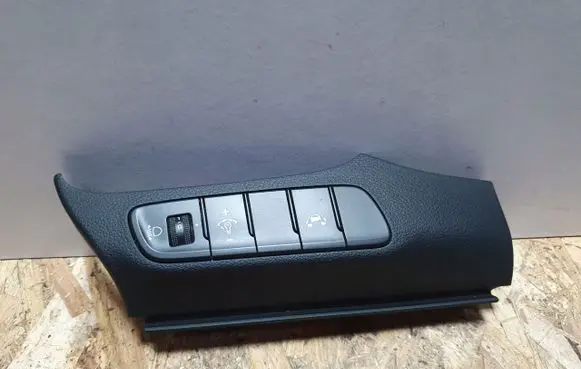 Hyundai i30 Tailgate/trunk/boot open switch 3H3100