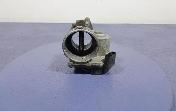 Volkswagen PASSAT B6 Throttle body valve 03G128063A
