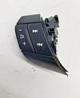 Volvo XC90 Steering wheel buttons/switches 8685484