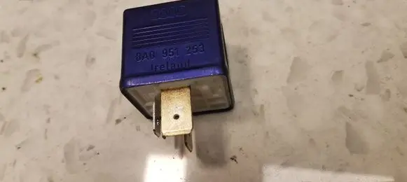 Audi A4 S4 B5 8D Other relay 8A0951253