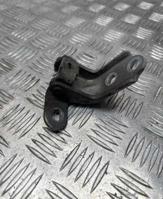 Hyundai i30 Front door upper hinge A046057