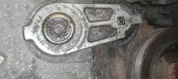 Dodge Magnum Generator/alternator belt tensioner
