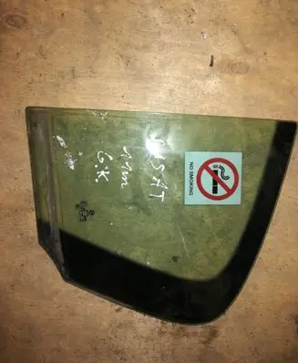 Rear vent window glass